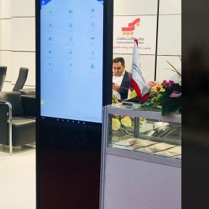 کیوسک لمسی دیجیتال با امکان نصب کارت خوان و پرداخت آنلاین